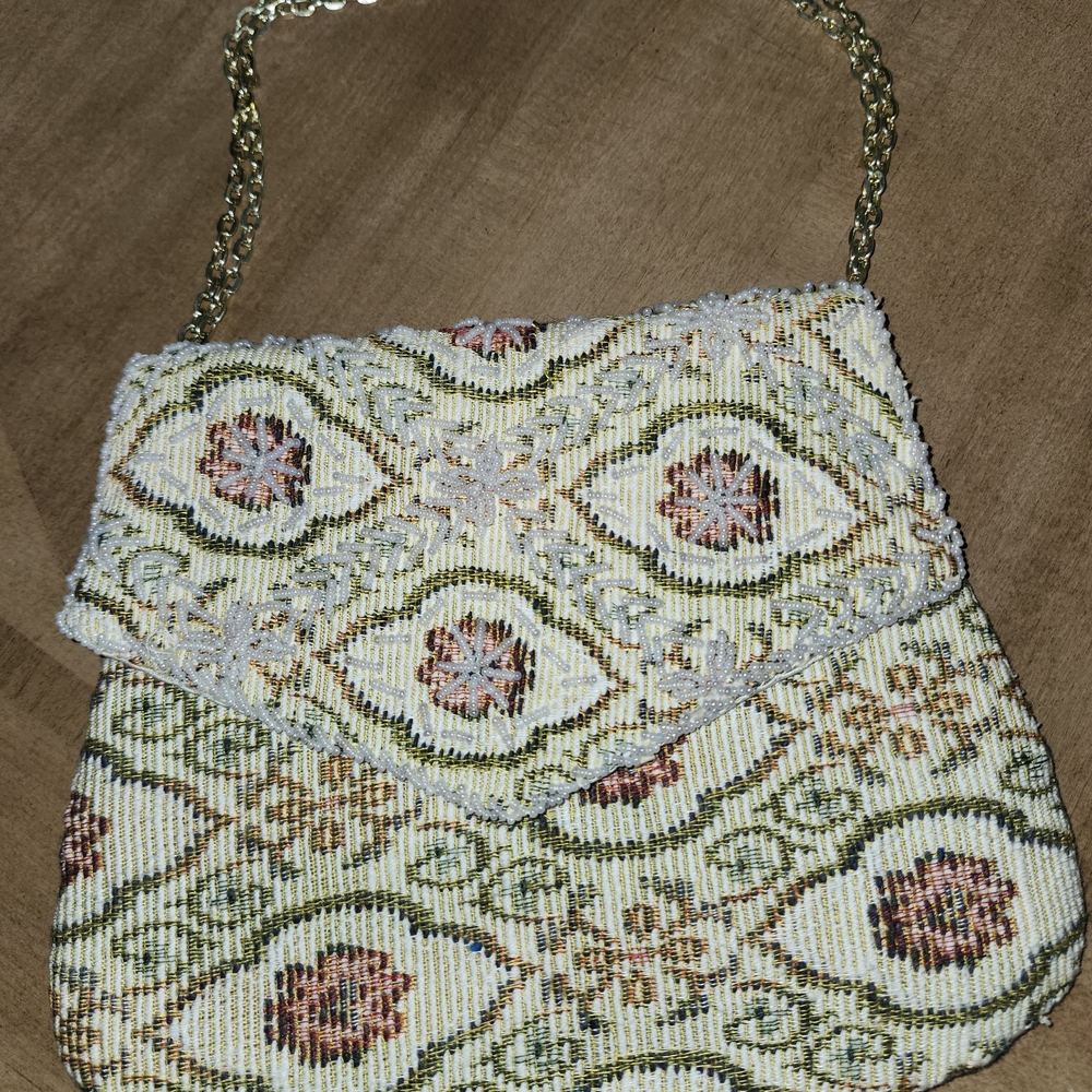 Hand Made Vintage & Elegant Floral Beaded Bag with Gold Chain - Picture 2 of 5